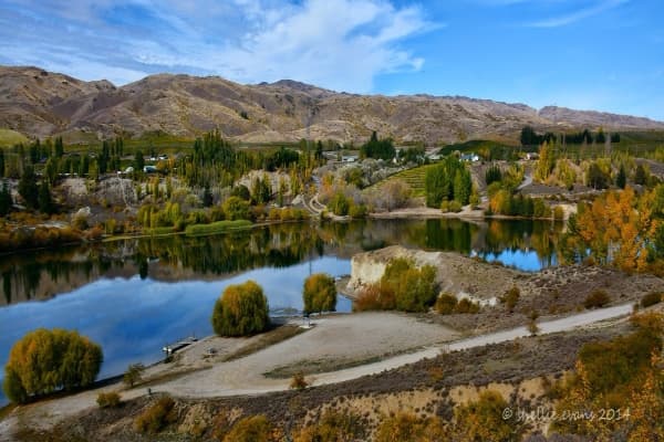 Scenic landscape around Bannockburn and Lowburn